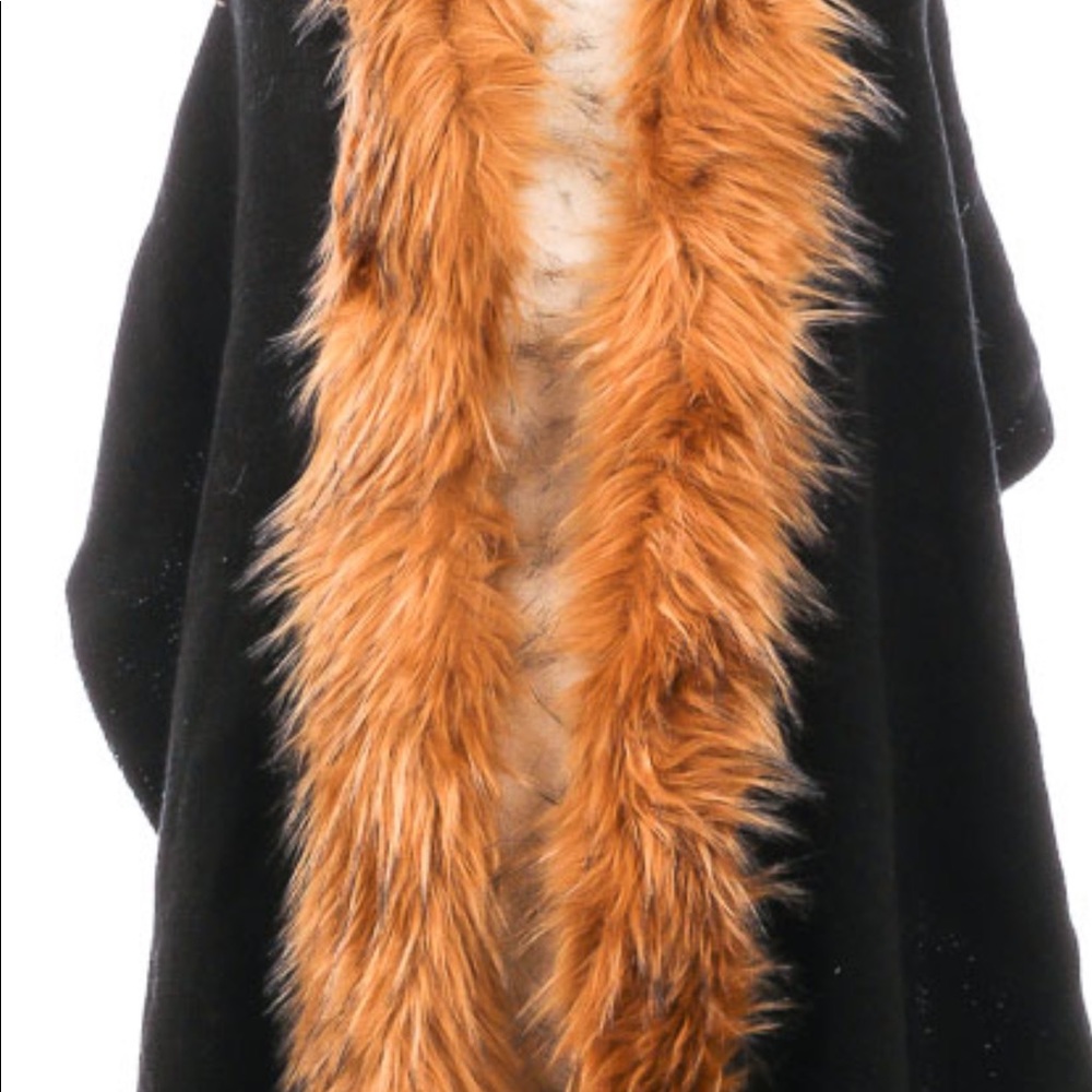 Black wrap shawl with faux fur trim - Picture 2 of 2